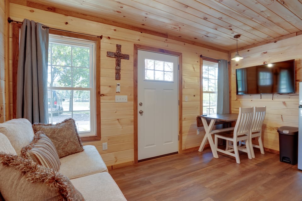 Lakeside Cabin w/ Kayaks: Near Cloudland Canyon! House in Alabama