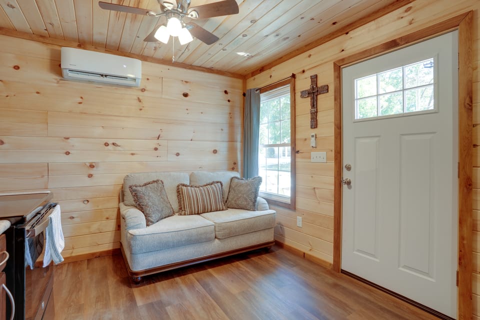 Lakeside Cabin w/ Kayaks: Near Cloudland Canyon! House in Alabama