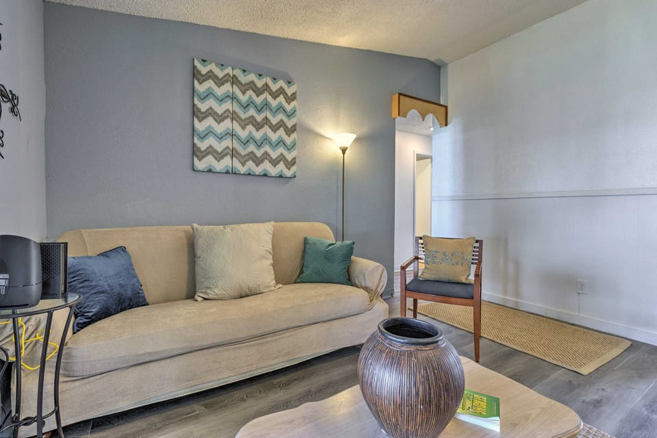 ~ 9 Mi to Universal: Orlando Retreat w/ Sun Porch! House in Pine Hills