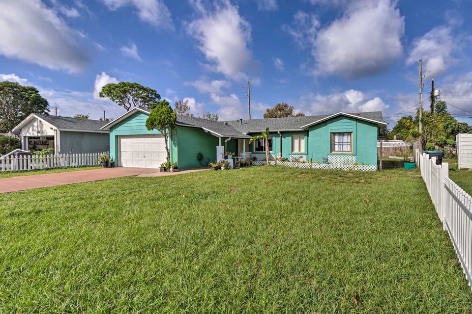 ~ 9 Mi to Universal: Orlando Retreat w/ Sun Porch! House in Pine Hills