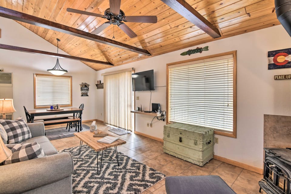 4 Mi to Grand Lake: Mtn-View Cabin w/ Fire Pit! House in Rocky Mountain National Park