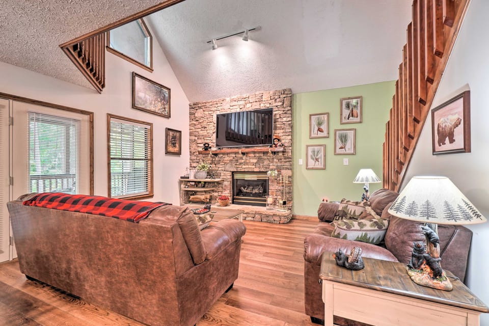 Picturesque Pigeon Forge Cabin w/ Mountain Views House in Pigeon Forge