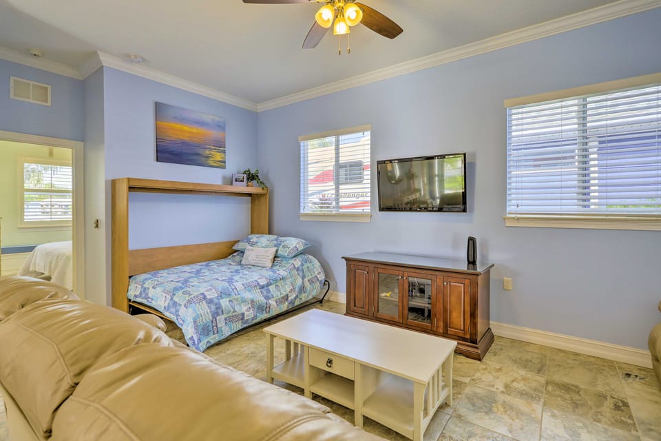 'The Shell House' in Titusville: Pool, Golf Access House in Florida