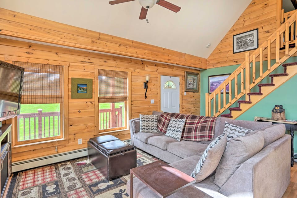 Grand Windham Retreat w/ Fire Pit & Game Room House in Capital District, NY, USA