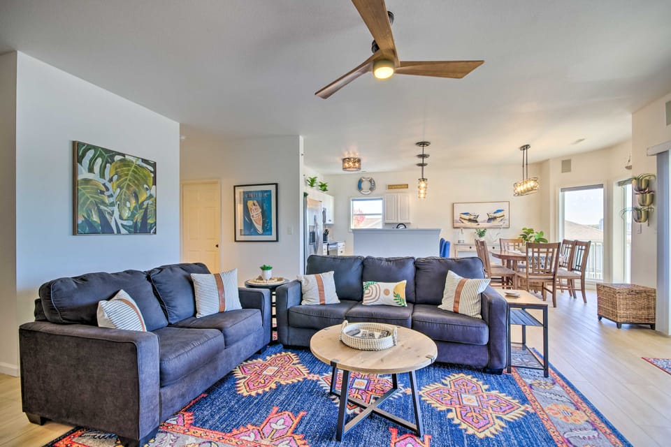 Lake Views + Pool Access: Lake Ozark Condo! Apartment in Village Four Seasons