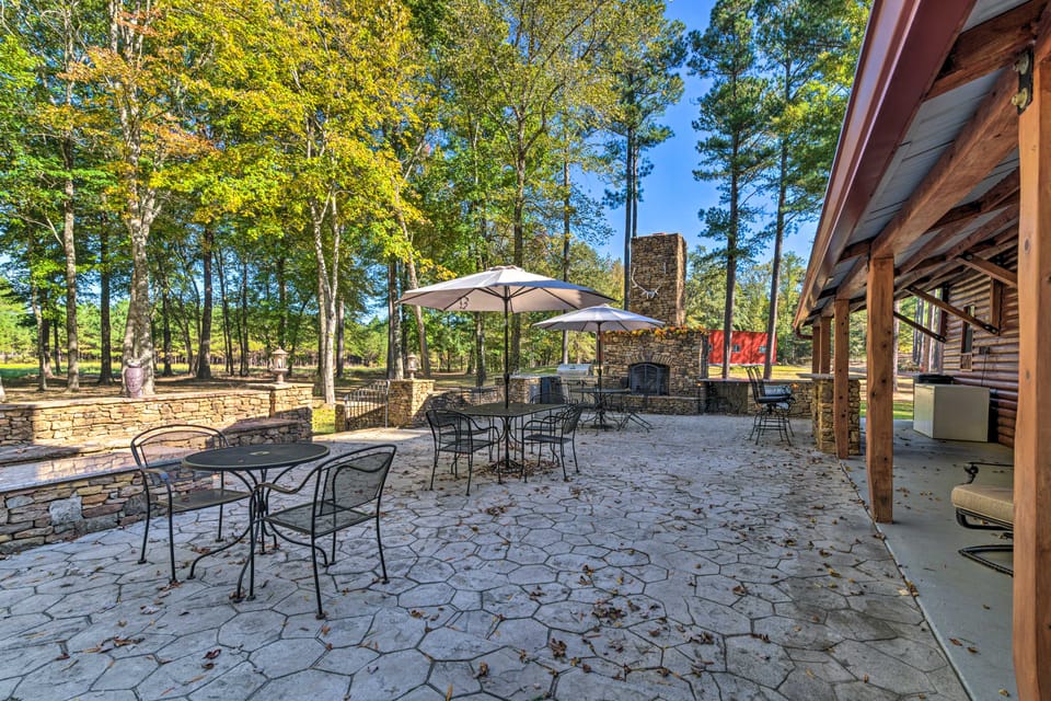 Countryside Cabin Retreat w/ Outdoor Kitchen! House in Mississippi