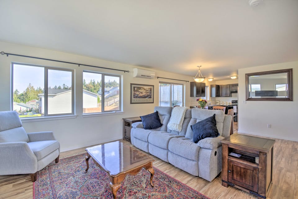 Pet-Friendly Poulsbo Abode w/ Mountain Views! House in Poulsbo