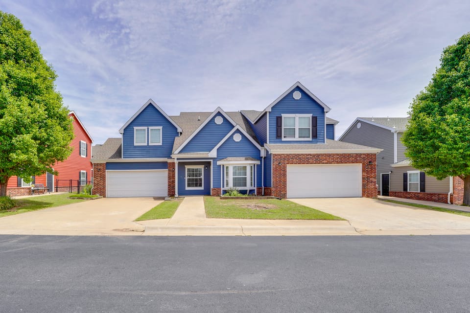 Afton Townhome w/ Pool Access < Half-Mi to Boating Apartment in Ozark Mountains