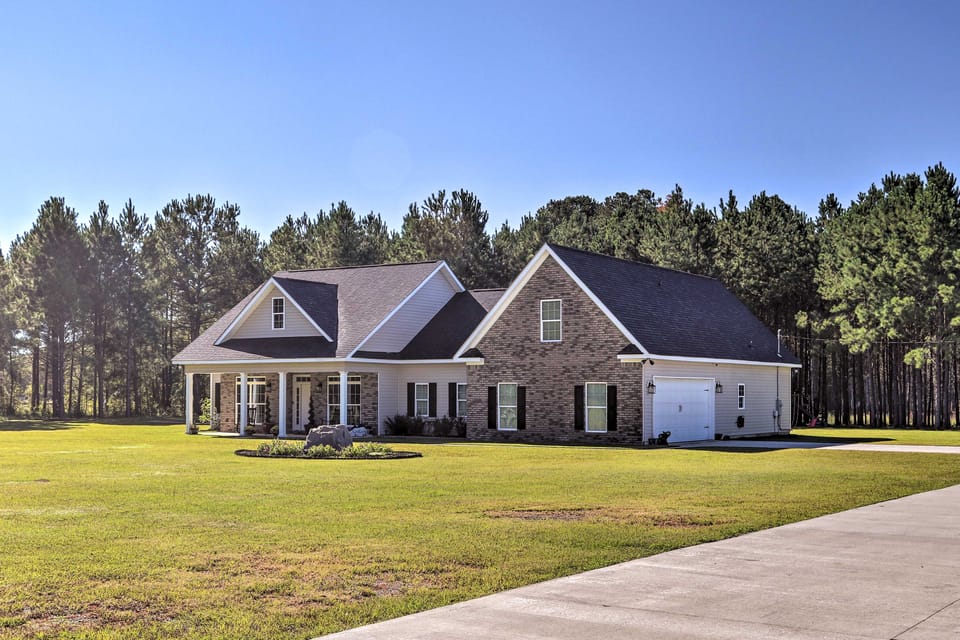 Bright Hopkins Home w/ Game Room & Fire Pit! House in South Carolina