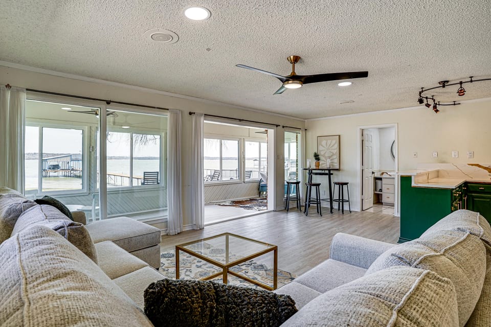 Family Fun on Eagle Mtn Lake! Home w/ Dock & Views House in Eagle Mountain Lake