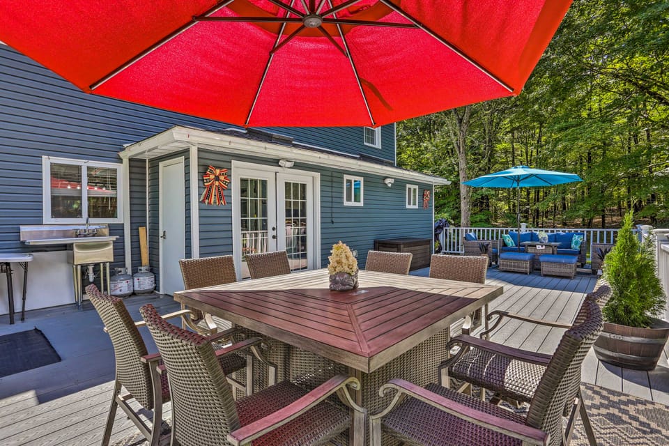 Stunning South Fallsburg Home w/ Pool & Deck! House in Hudson Valley
