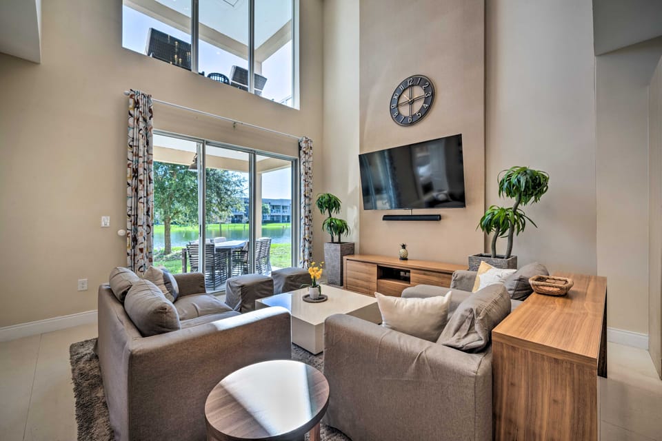 Upscale Townhome Close to Walt Disney World! Apartment in Bay Lake