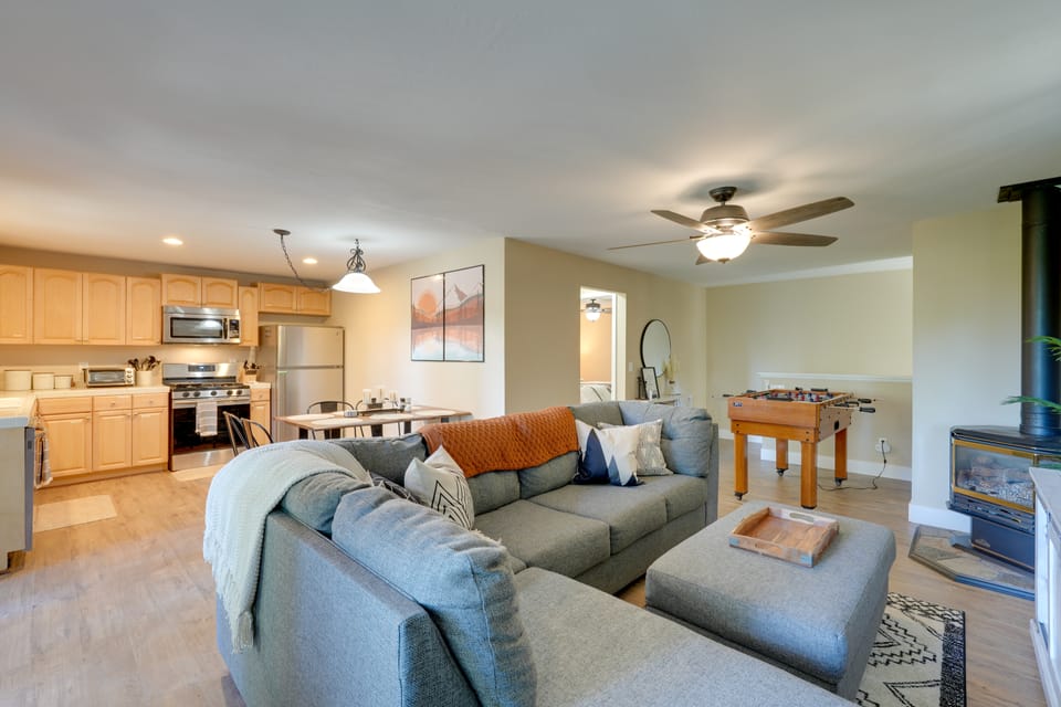 12 Mi to Apple Hill: Family-Friendly Cabin Retreat House in Pollock Pines