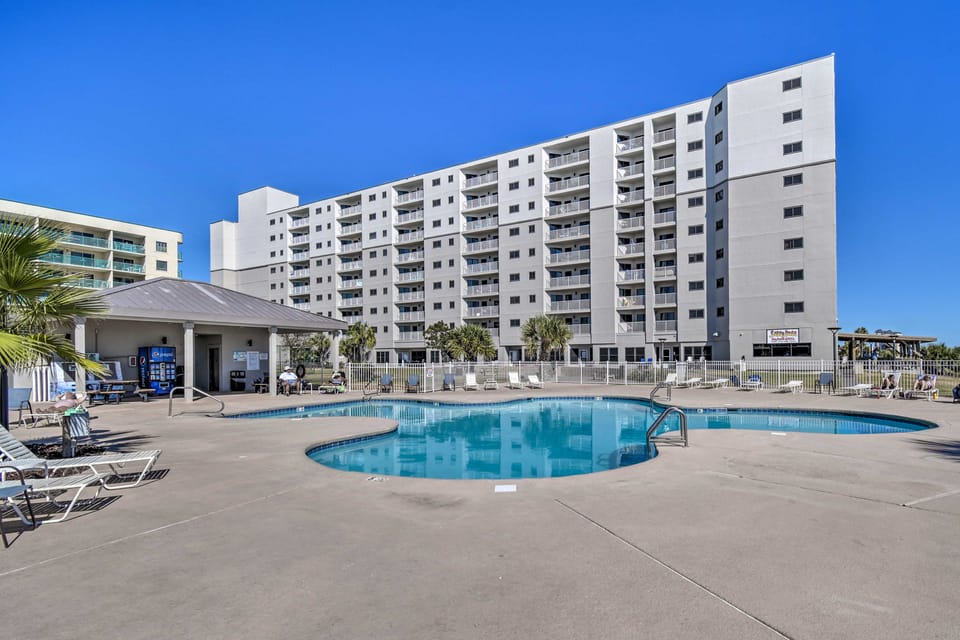 'The Sand Dollar' Gulf Shores Gem w/ Ocean Views! Apartment in Alabama