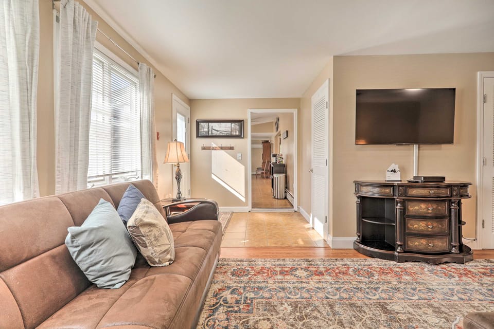 Tranquil Swansea Retreat w/ Fire Pit & Grill! House in Swansea