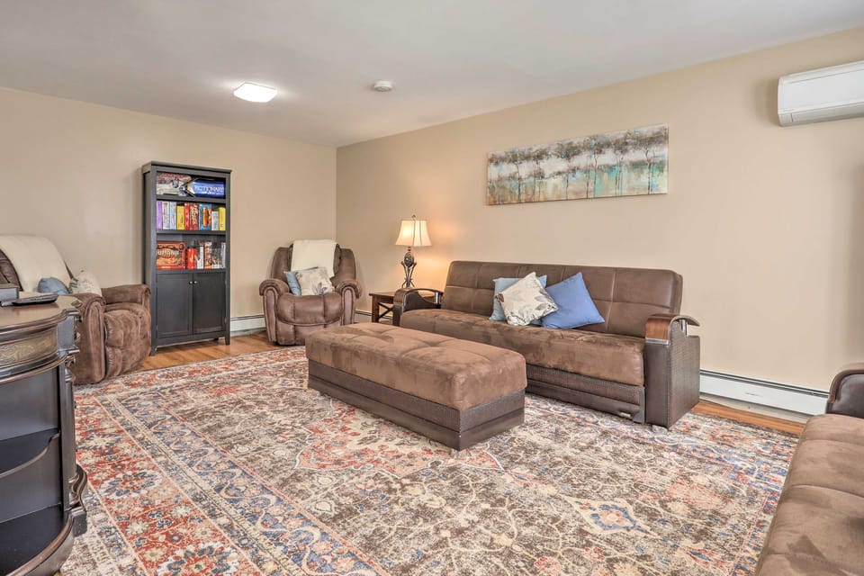 Tranquil Swansea Retreat w/ Fire Pit & Grill! House in Swansea