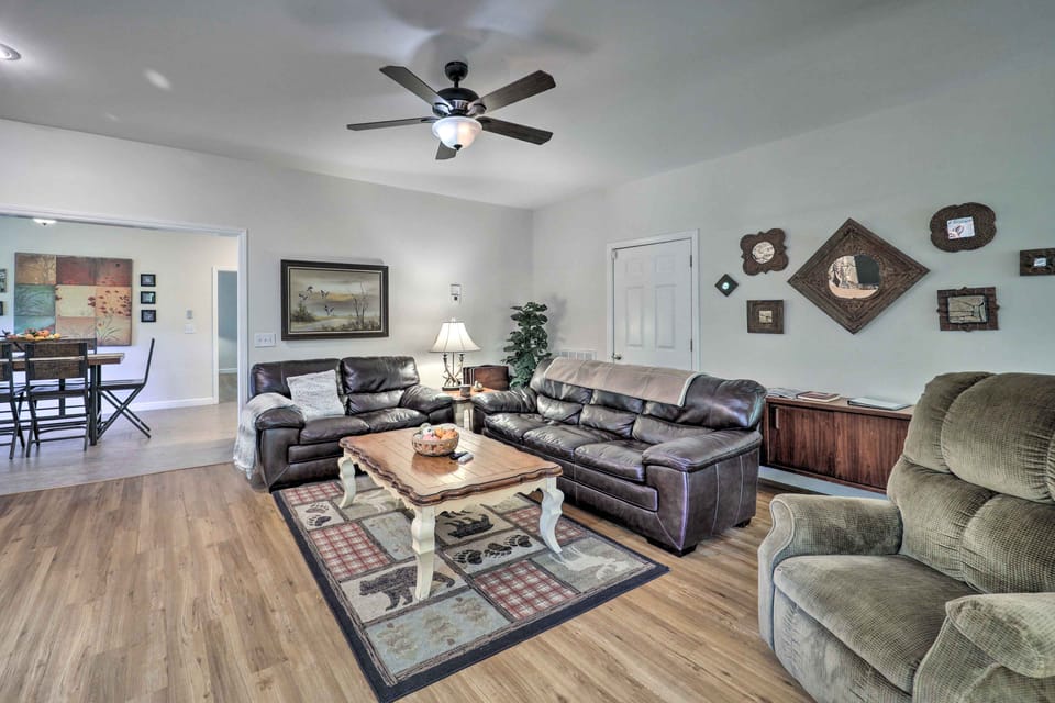Near Sugar Mtn Resort! Mtn-View Outdoor Basecamp Apartment in Seven Devils