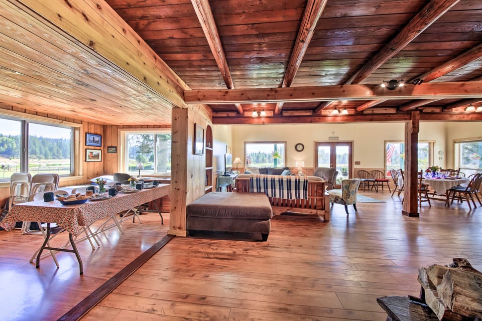 Family Home w/ Stunning River & Mountain View House in Idaho