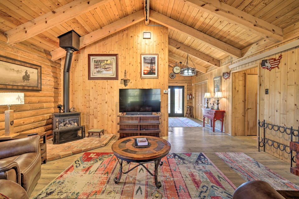 Remote Cabin w/ Gas Stove < 7 Mi to Town! House in Wyoming