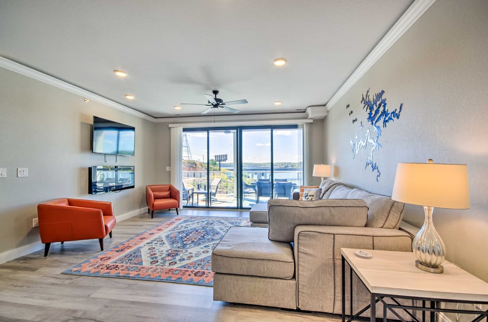 Lake-View Patio + Pool Access: Osage Beach Condo Apartment in Osage Beach