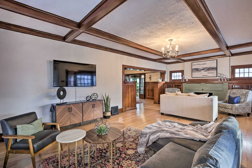 El Paso Historic Craftsman House < 1 Mi to Dtwn! House in Ciudad Juarez