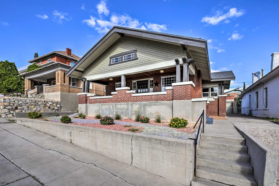 El Paso Historic Craftsman House < 1 Mi to Dtwn! House in Ciudad Juarez