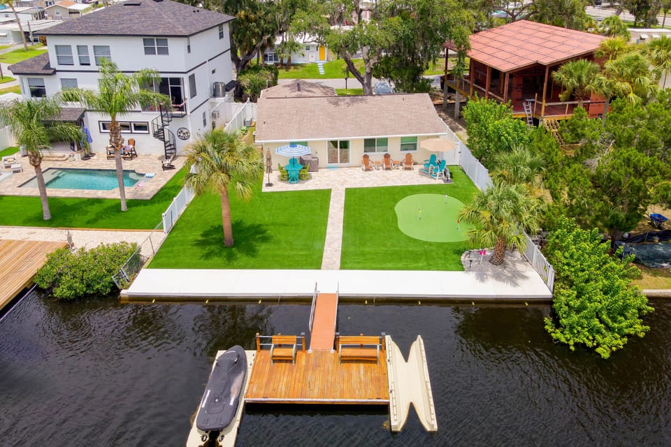 Riverfront Home w/ Putting Green & Boat Dock! Cottage in New Port Richey