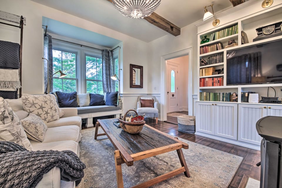 On-Site Pond: Spacious Family Home in Jefferson! House in Jefferson