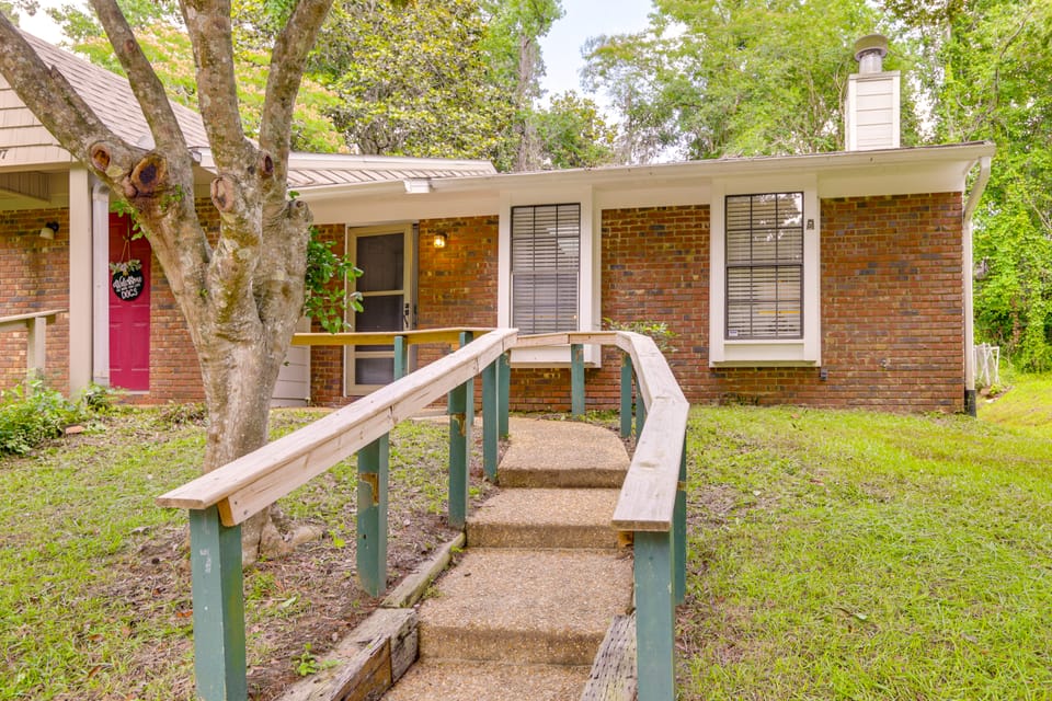 Pet-Friendly Home Near Dtwn Tallahassee! Apartment in Tallahassee