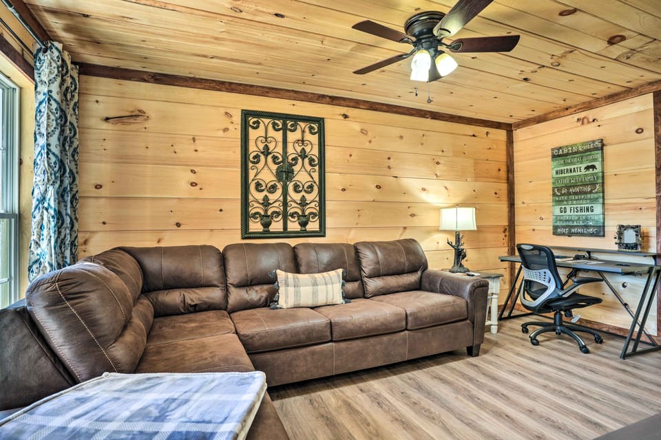 Trenton Cabin: Panoramic Lake Views House in Alabama