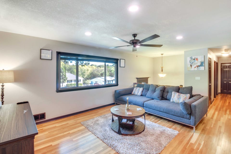 Kansas City Split-Level Home, Near Stadiums! House in Kansas City