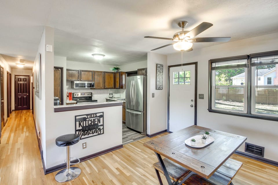 Kansas City Split-Level Home, Near Stadiums! House in Kansas City