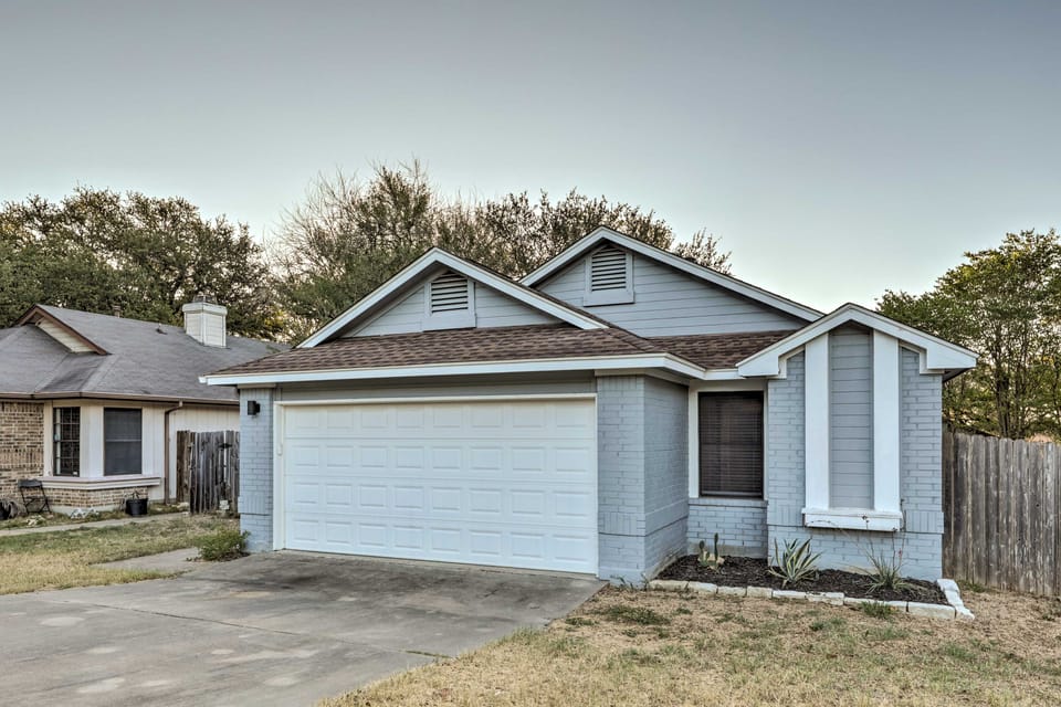 Gorgeous Austin Getaway w/ Fire Pit ~ 8 Mi to Dtwn House in Austin