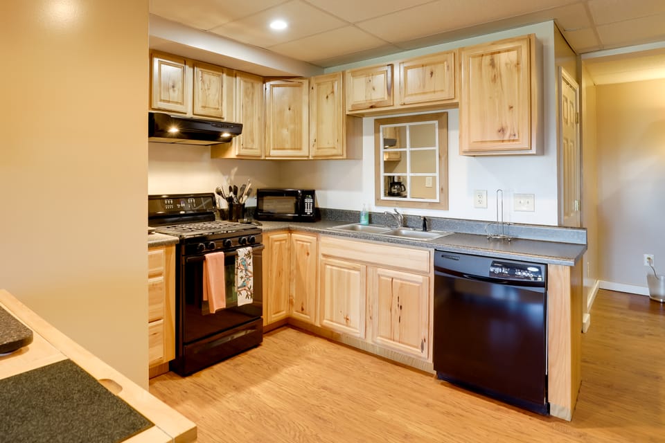 Cozy Leicester Studio, 11 Mi to Downtown Asheville Apartment in Buncombe County