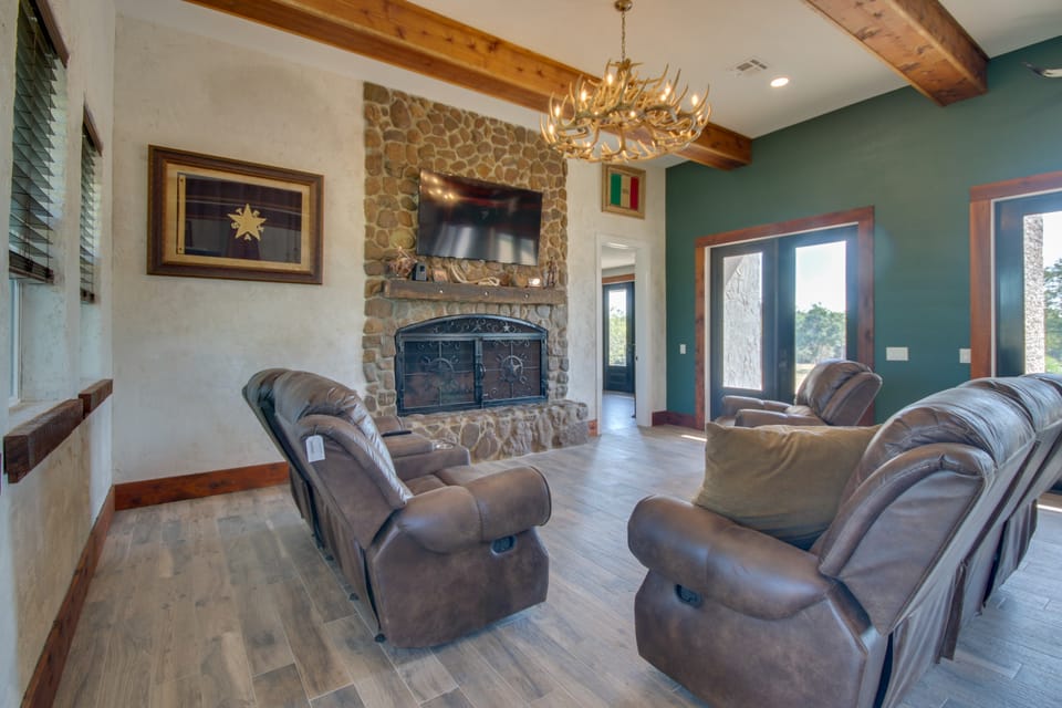 Stunning Ranch Villa: Private Pool & Hot Tub! Villa in Texas
