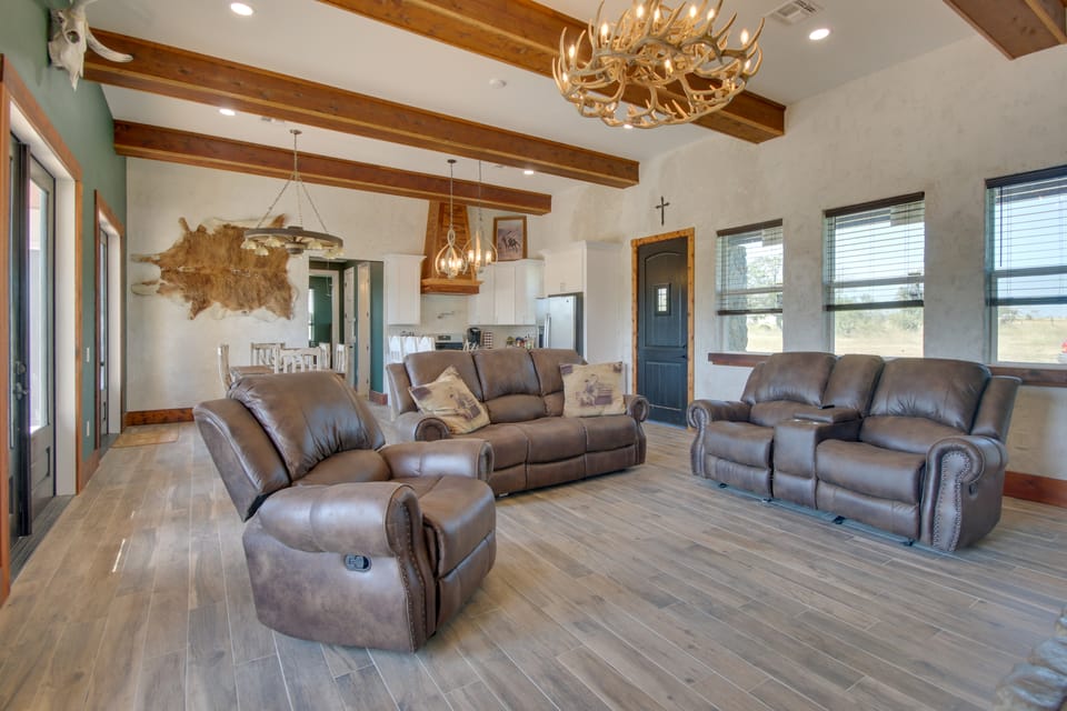 Stunning Ranch Villa: Private Pool & Hot Tub! Villa in Texas