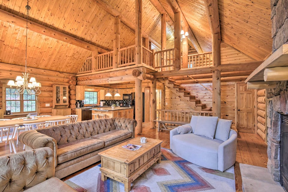 Splendid Family Cabin w/ Hot Tub & Grill! House in Lake Pepin