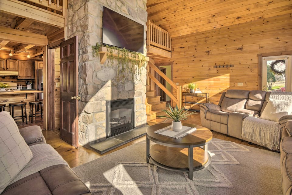 Pool, Games + Sauna: Mount Joy Countryside Cabin House in Pennsylvania