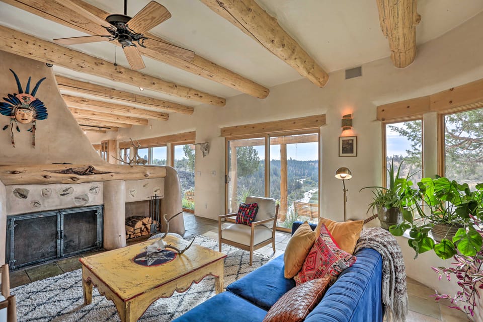 Adobe Home - River & Mtn Views w/ Hot Tub! House in Oregon