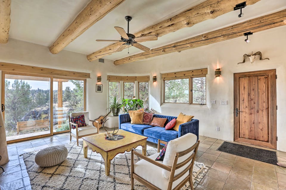 Adobe Home - River & Mtn Views w/ Hot Tub! House in Oregon