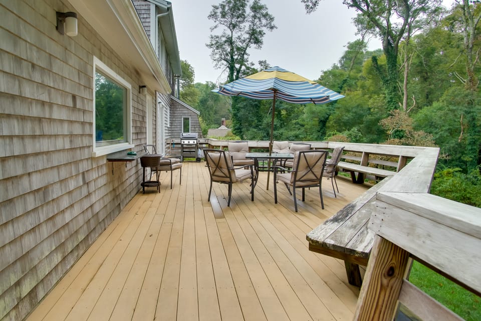 Deck & Grill, Walk to Beaches! Falmouth Retreat House in Woods Hole