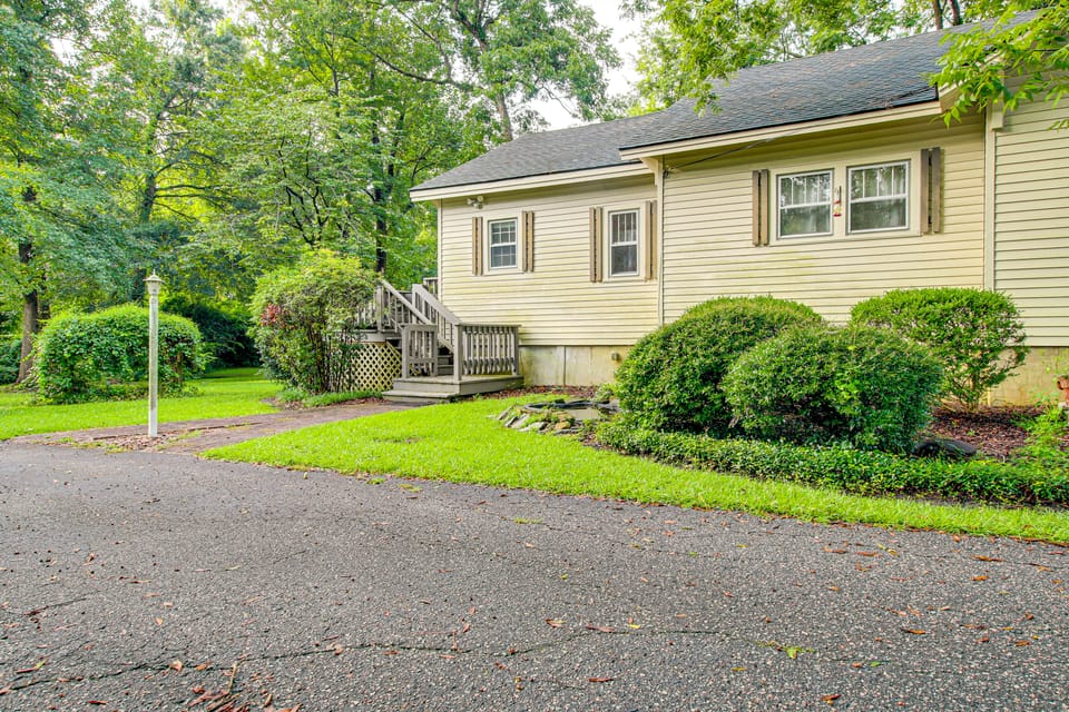 Hike & Bike On-Site: Burgaw Apt - 4 Mi to River Apartment in North Carolina