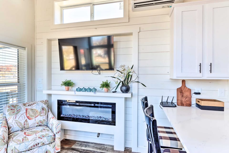Tiny Home Retreat w/ Fire Pit ~ 3 Mi to Lake! House in Georgia
