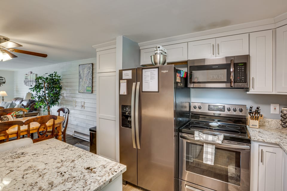 Walk to Ski Resort! Sugar Mtn Haven w/ Lake Views Apartment in Sugar Mountain