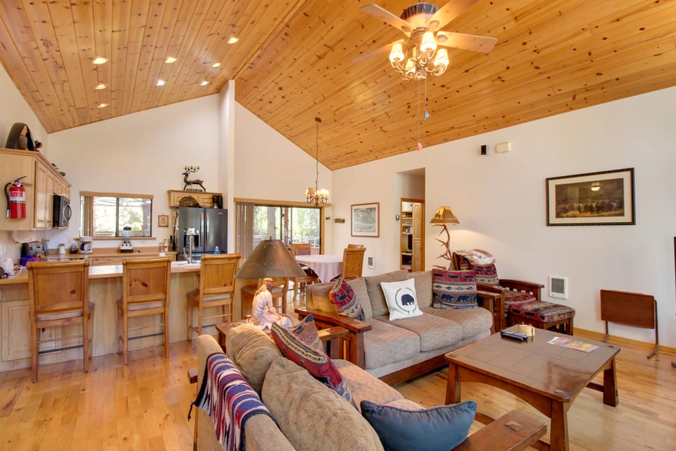 Scenic Deck + Horse Corral: Pinetop-Lakeside Cabin House in Arizona