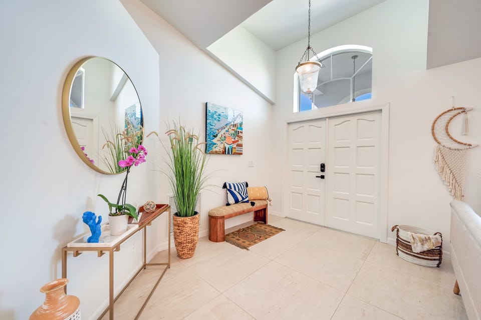 Modern Naples Oasis w/ Saltwater Pool & Jacuzzi! House in North Naples