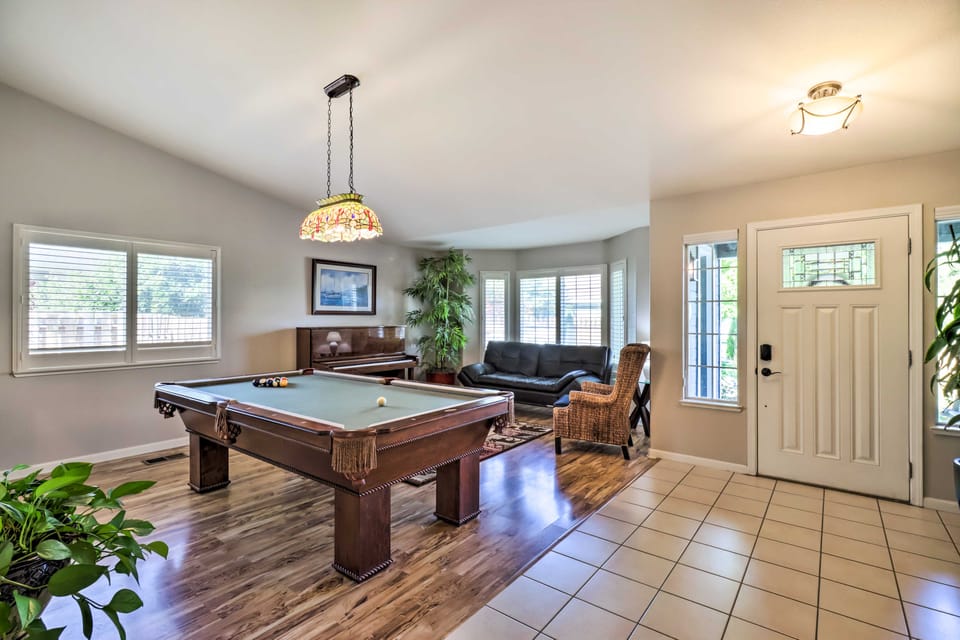 Hot Tub & Fire Pit: Reno Gem 12 Mi to Skiing House in Reno