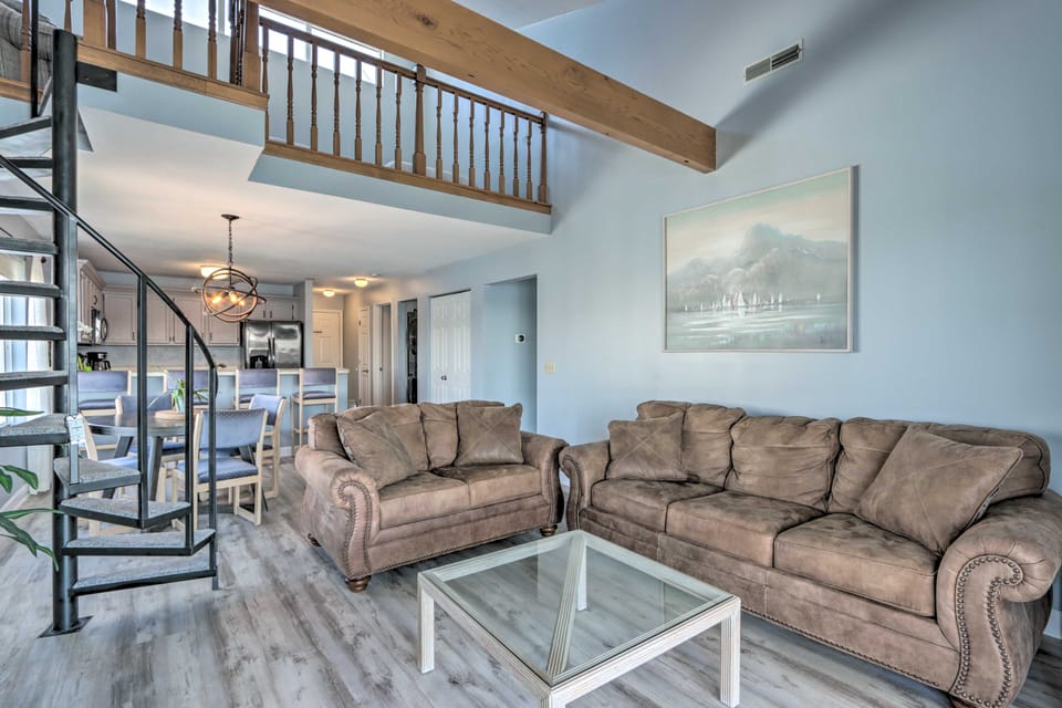 Lakefront Retreat: Prime Osage Beach Location! Apartment in Osage Beach