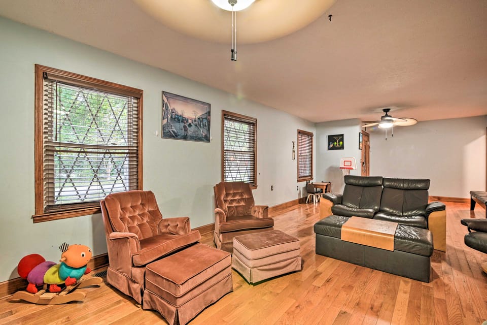Spacious Home: Walk to Beach & Entertainment! House in Surfside Beach