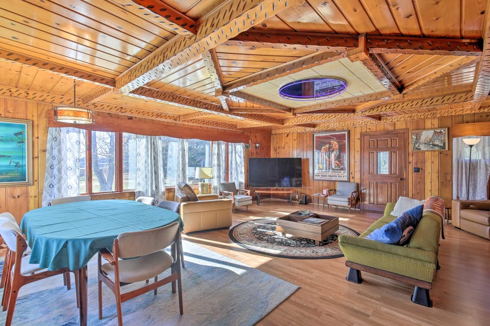 Retro Rhinelander Lake Retreat w/ Fire Pit! House in Rhinelander